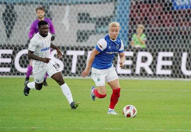 Photo Manuel Geisser 11 08 2022 Stadium Letzigrund UEFA Europa League Qualification 2022 2023 FC Zuerich Linfield FC 3 0 Picture Aiyegun Tosin FC Zuerich Conor Pepper Linfield FC r action duel