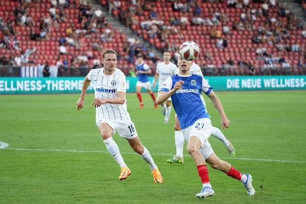 Photo Manuel Geisser 11 08 2022 Stadium Letzigrund UEFA Europa League Qualification 2022 2023 FC Zuerich Linfield FC Picture Marc Hornschuh FC Zuerich vs Eetu Vertainen Linfield FC r Action Duel