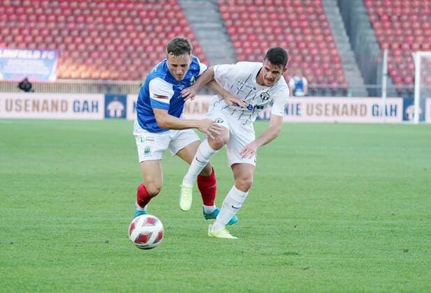 Photo Manuel Geisser 11 08 2022 Stadium Letzigrund UEFA Europa League Qualification 2022 2023 FC Zuerich Linfield FC 3 0 Picture Joel Cooper Linfield FC Adrian Guerrero FC Zuerich r Action