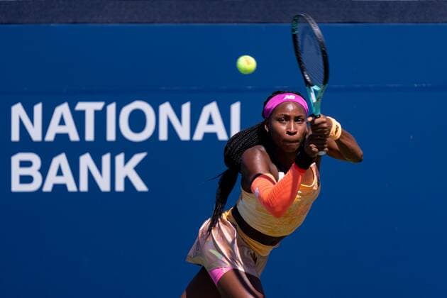 TORONTO, ON - AUGUST 11: Coco Gauff returns the ball during her National Bank Open tennis tournament third round match on August 11, 2022, at Sobeys Stadium in Toronto, ON, Canada. (Photo by Julian Avram Icon Sportswire) TENNIS: AUG 11 National Bank Open Icon2208110014