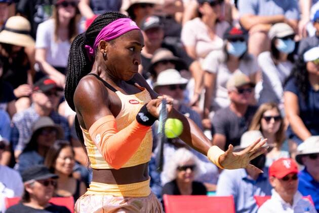 TORONTO, ON - AUGUST 11: Coco Gauff returns the ball during her National Bank Open tennis tournament third round match on August 11, 2022, at Sobeys Stadium in Toronto, ON, Canada. (Photo by Julian Avram Icon Sportswire) TENNIS: AUG 11 National Bank Open Icon2208110032