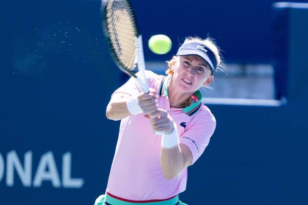 TORONTO, ON - AUGUST 11: Jil Teichmann returns the ball during her National Bank Open tennis tournament third round match on August 11, 2022, at Sobeys Stadium in Toronto, ON, Canada. (Photo by Julian Avram Icon Sportswire) TENNIS: AUG 11 National Bank Open Icon2208111102