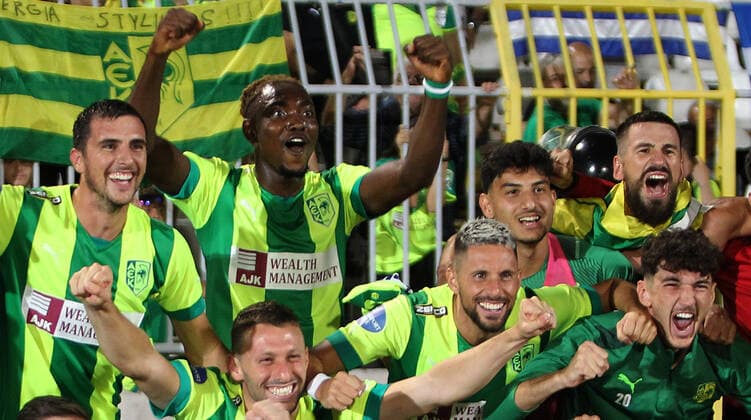 11.08.2022 Belgrade(Serbia) FK Partizan-AEK Larnaca Europa League third qualifying round men s football AEK Larnaca players celebrate going in next round L-R: Hrvoje Milicevic,Victor Olatunji, Nenad Tomovic.Down: Omri Altman,Adam Gyurcso,Henry Bates Andreou :