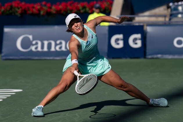August 11, 2022, TORONTO, ON, CAN: Iga Swiatek reacts as she slips during her defeat to Beatriz Haddad Maia in National Bank Open tennis action in Toronto, Thursday, August 11, 2022. Canada News - August 11, 2022  - ZUMAc35_ 20220811_zaf_c35_164 Copyright: xChrisxYoungx