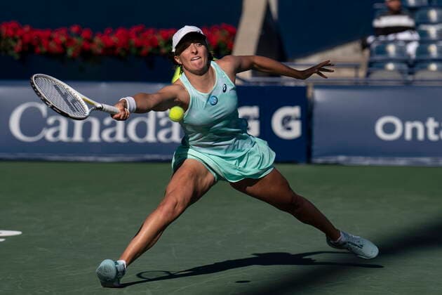 August 11, 2022, TORONTO, ON, CAN: Iga Swiatek reaches for a shot during her defeat to Beatriz Haddad Maia in National Bank Open tennis action in Toronto, Thursday, August 11, 2022. Canada News - August 11, 2022  - ZUMAc35_ 20220811_zaf_c35_189 Copyright: xChrisxYoungx