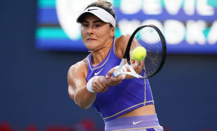 August 11, 2022, Toronto, Ontario, Canada: BIANCA ANDREESCU of Canada during her match against Qinwen Zheng of China. Zheng would go on to win the match 5-7, 7-5, 2-6. Toronto Canada - ZUMAm215 20220811_zip_m215_019 Copyright: xArlynxMcAdoreyx