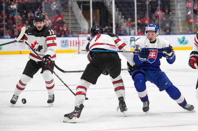 August 11, 2022, EDMONTON, AB, CANADA: Canada s Donovan Sebrango (7) and Slovakia s Oleksiy Myklukha (10) battle for the puck as Elliot Desnoyers (19) picks up the loose puck during first period IIHF World Junior Hockey Championship action in Edmonton on Thursday August 11, 2022. Canada News - August 11, 2022  - ZUMAc35_ 20220811_zaf_c35_210 Copyright: xJasonxFransonx