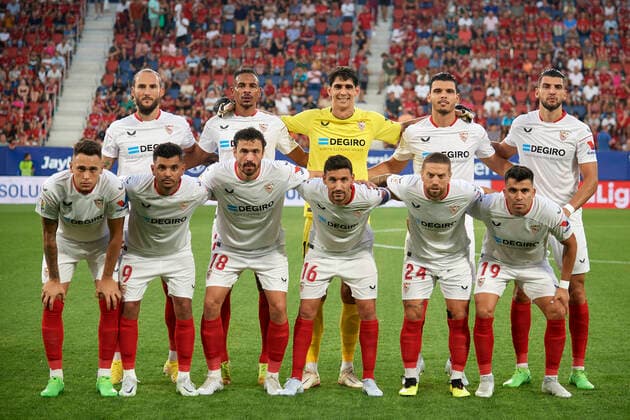 CA Osasuna v Sevilla FC - LaLiga Santander Sevilla line up prior the La Liga Santander match between CA Osasuna and Sevilla FC at El Sadar Stadium on August 12, 2022 in Pamplona, Spain. Pamplona Navarra Spain  Copyright: xJosexBretonx originalFilename:breton-caosasun220812_npYok.jpg