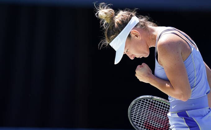 August 12, 2022, Toronto, Ontario, Canada: SIMONA HALEP celebrates during her game against Coco Gauff. Halep went on to win the match, and will advance to the semi finals tomorrow in Toronto. Final Score 6-4, 7-6. Toronto Canada - ZUMAm215 20220812_zip_m215_005 Copyright: xArlynxMcAdoreyx