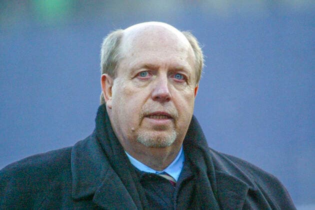 Aus 1. BL. Saison 2002 03 Hannover 96 - Bayer Leverkusen 1:2 am 22.02.2003- Im Foto: Bayer Geschäftsführer Reiner Calmund *** From 1 BL season 2002 03 Hannover 96 Bayer Leverkusen 1 2 on 22 02 2003 In the photo Bayer managing director Reiner Calmund
