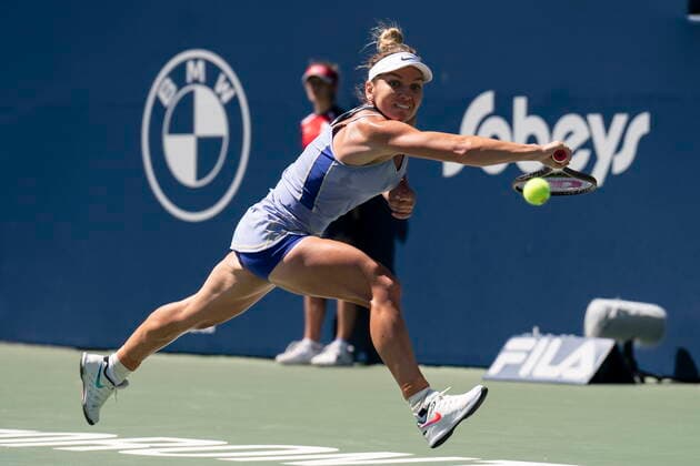 August 12, 2022, TORONTO, ON, Canada: Simona Halep stretches to reach a shot from Coco Gauff during Women s National Bank Open tennis action in Toronto, Friday, August 12, 2022. Simona Halep  - ZUMAc35_ 20220812_zaf_c35_049 Copyright: xChrisxYoungx