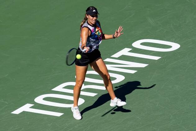 TORONTO, ON - AUGUST 12: Jessica Pedula returns the ball during her National Bank Open WTA, Tennis Damen tennis tournament Quarterfinal match on August 12, 2022, at Sobeys Stadium in Toronto, ON, Canada. (Photo by Julian Avram Icon Sportswire) TENNIS: AUG 12 National Bank Open Icon2208116232