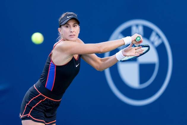 TORONTO, ON - AUGUST 12: Belinda Bencic (SUI) returns the ball during her National Bank Open WTA, Tennis Damen tennis tournament Quarterfinal match on August 12, 2022, at Sobeys Stadium in Toronto, ON, Canada. (Photo by Julian Avram Icon Sportswire) TENNIS: AUG 12 National Bank Open Icon2208117248