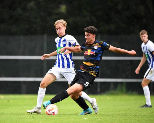 Football, A Juniors, Season 2022 2023, A Juniors Bundesliga Nord Nordost 1 Matchday , Hertha BSC U19 RB Leipzig U19, v l Lukas Michelbrink U19, Hertha BSC , Aris Bayindir U19, RB Leipzig , 13 08 2022, Copyright: xSebastianxRäppold MatthiasxKochx
