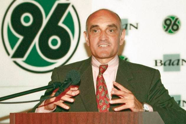 Han.96 PR. im Maritim Airport mit Martin Kind Präsident von Hannover 96 am 17.07.1998 *** Han 96 PR at Maritim Airport with Martin Kind President of Hannover 96 on 17 07 1998