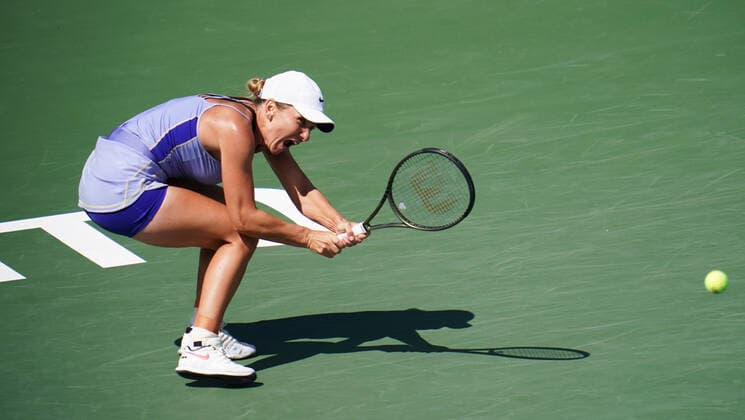 August 13, 2022, Toronto, Ontario, Canada: SIMONA HALEP hits a shot during her game against Jessica Pegula at the National Bank Open semi-finals in Toronto. Halep would go on to win the match 6-2, 3-6, 4-6, and advance to the final match of the National Bank Open in Toronto. Toronto Canada - ZUMAm215 20220813_zip_m215_004 Copyright: xArlynxMcAdoreyx