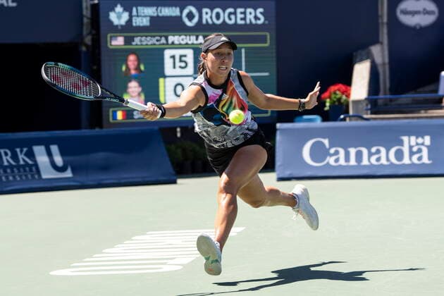 August 13, 2022, TORONTO, ON, Canada: United States Jessica Pegula hits a return to Romania s Simona Halep during Women s National Bank Open tennis semifinal action in Toronto on Saturday, August 13, 2022. Jessica Pegula  - ZUMAc35_ 20220813_zaf_c35_037 Copyright: xChrisxYoungx
