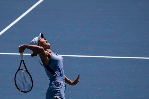 August 13, 2022, TORONTO, ON, Canada: Romania s Simona Halep serves to United States Jessica Pegula during Women s National Bank Open tennis semifinal action in Toronto on Saturday, August 13, 2022. Simona Halep  - ZUMAc35_ 20220813_zaf_c35_056 Copyright: xChrisxYoungx