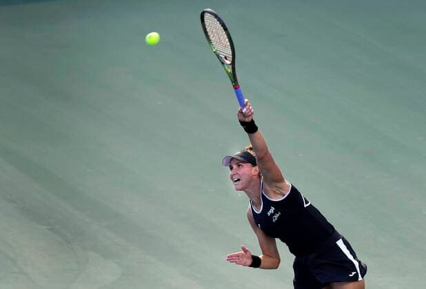August 13, 2022, TORONTO, ON, CANADA: Brazil s Beatriz Haddad Maia serves against Karolina Pliskova, of the Czech Republic, during the National Bank Open semi-final tennis tournament action in Toronto on Saturday, August 13, 2022. Canada News - August 13, 2022  - ZUMAc35_ 20220813_zaf_c35_088 Copyright: xNathanxDenettex