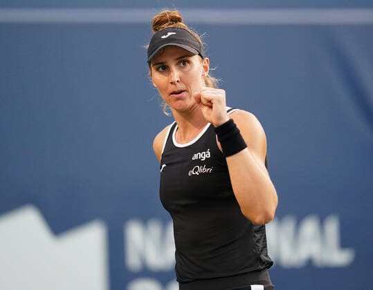 August 13, 2022, Toronto, Ontario, Canada: BEATRIZ HADDAD MAIA hits a shot during her game against Czech player Karolina Pilskova. Haddad maia from Brazil would go on to win the match in a second set tie-breaker 9-7 and will advance to the final match of the National Bank Open in Toronto. Toronto Canada - ZUMAm215 20220813_zip_m215_013 Copyright: xArlynxMcAdoreyx