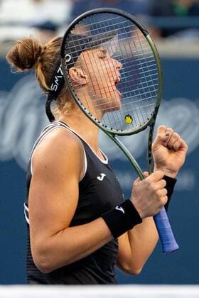 TORONTO, ON - AUGUST 13: Beatriz Haddad Maia (BRA) celebrates after winning a point during her National Bank Open WTA, Tennis Damen tennis tournament semi-final match on August 13, 2022, at Sobeys Stadium in Toronto, ON, Canada. (Photo by Julian Avram Icon Sportswire) TENNIS: AUG 13 National Bank Open Icon2208132048