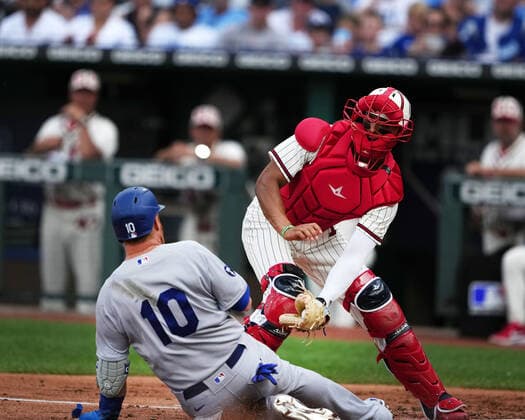 AUG 13, 2022: Kansas City Royals Catcher Andrew Benintendi (16) tags out Los Angeles Dodgers third baseman Justin Turner (10) at the plate at Kauffman Stadium Kansas City, Missouri. The Dodgers beat the Kansas City Royals 13-3 CSM. Kansas City United States - ZUMAc04_ 20220813_zaf_c04_039 Copyright: xJonxRobichaudx