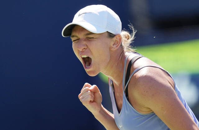 Sport Bilder des Tages (220814) -- TORONTO, Aug. 14, 2022 -- Simona Halep of Romania celebrates victory after the women s singles semifinal match between Jessica Pegula of the United States and Simona Halep of Romania at the 2022 National Bank Open in Toronto, Canada, on Aug. 13, 2022. (Photo by Xinhua) (SP)CANADA-TORONTO-TENNIS-NATIONAL BANK OPEN-WOMEN S SINGLES ZouxZheng 