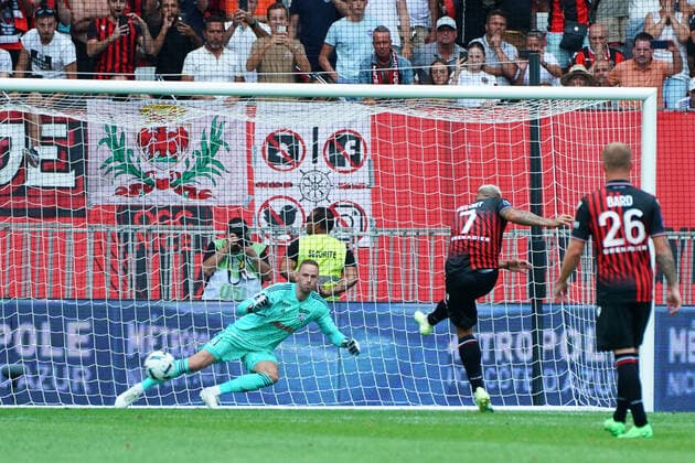Penalty - Andy Delort (OGC Nice) - Matz Sels (RC Strasbourg) FOOTBALL : OGC Nice vs Strasbourg - Ligue 1 Uber Eats - Nice - 14 08 2022 NorbertScanella Panoramic 