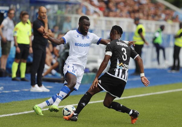 (Auxerre) Lassine Sinayoko (Angers) Souleymann Doumbia Football : Auxerre vs Angers - Ligue 1 - 14 08 2022 StephanieGrossetete Panoramic 