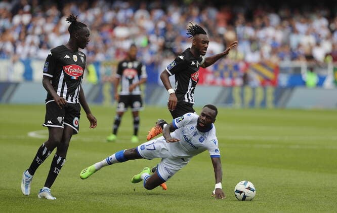 (Auxerre) Lassine Sinayoko (Angers) Bastista Mendy Football : Auxerre vs Angers - Ligue 1 - 14 08 2022 StephanieGrossetete Panoramic 