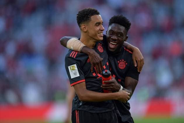 Soccer, 1 Bundesliga, 20220814, FC Bayern München VfL Wolfsburg In picture Jamal MUSIALA FC Bayern München, 42 and Alphonso DAVIES FC Bayern München, 19 happy happy happy happy happy happy happy final whistle Munich Allianz Arena Bayern Germany Copyright: Passion2Press MarkusxFischerx