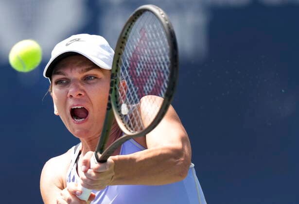 August 14, 2022, TORONTO, ON, CANADA: Simona Halep, of Romania, returns the ball against Beatriz Haddad Maia, of Brazil, during the National Bank Open finals tennis tournament in Toronto on Sunday, August 14, 2022. Canada News - August 14, 2022 - ZUMAc35_ 20220814_zaf_c35_006 Copyright: xNathanxDenettex