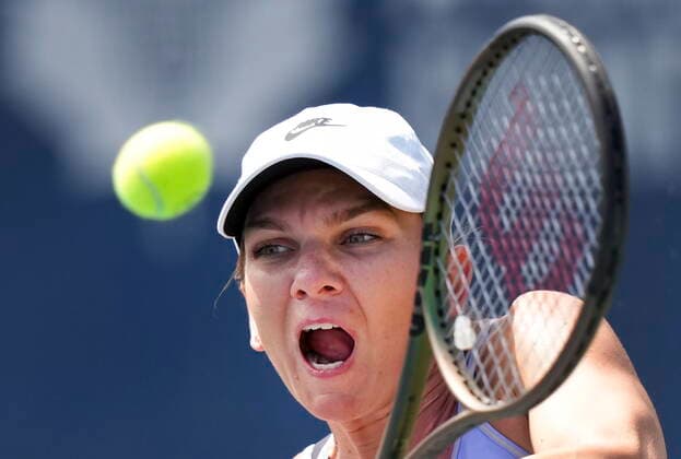 August 14, 2022, TORONTO, ON, CANADA: Simona Halep, of Romania, returns the ball against Beatriz Haddad Maia, of Brazil, during the National Bank Open finals tennis tournament in Toronto on Sunday, August 14, 2022. Canada News - August 14, 2022 - ZUMAc35_ 20220814_zaf_c35_007 Copyright: xNathanxDenettex