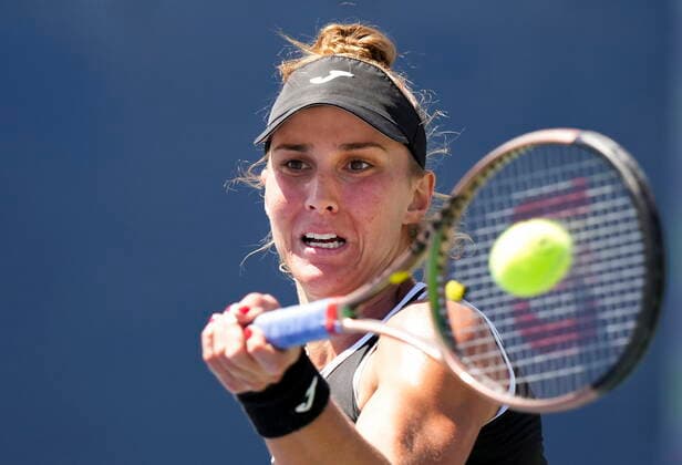 August 14, 2022, TORONTO, ON, CANADA: Beatriz Haddad Maia, of Brazil, returns the ball against Simona Halep, of Romania, during the National Bank Open finals tennis tournament in Toronto on Sunday, August 14, 2022. Canada News - August 14, 2022 - ZUMAc35_ 20220814_zaf_c35_019 Copyright: xNathanxDenettex