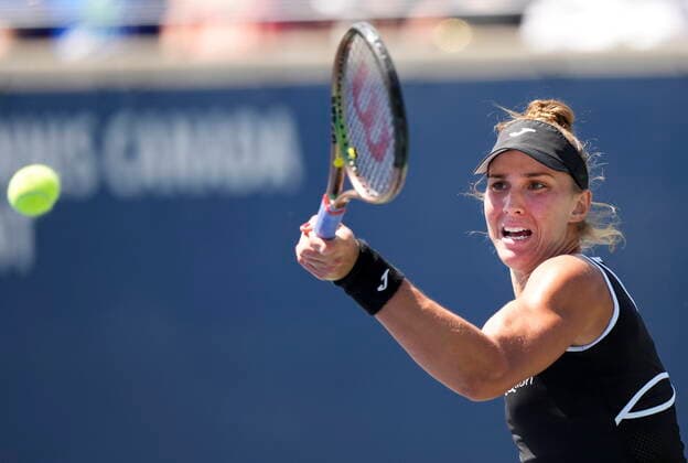 August 14, 2022, TORONTO, ON, CANADA: Beatriz Haddad Maia, of Brazil, returns the ball against Simona Halep, of Romania, during the National Bank Open finals tennis tournament in Toronto on Sunday, August 14, 2022. Canada News - August 14, 2022 - ZUMAc35_ 20220814_zaf_c35_021 Copyright: xNathanxDenettex
