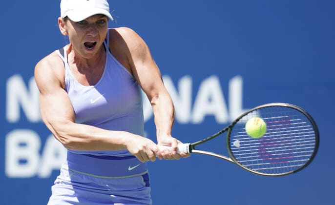 August 14, 2022, Toronto, Ontario, Canada: SIMONA HALEP of Romania hits a shot during her game against Beatriz Haddad Maia of Brazil at the final of the National Bank Open in Toronto. Toronto Canada - ZUMAm215 20220814_zip_m215_004 Copyright: xArlynxMcAdoreyx