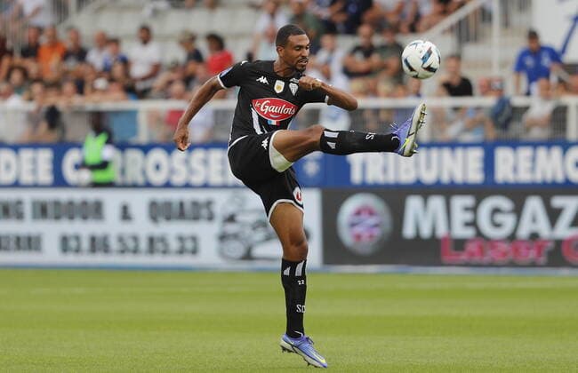 Cedric Hountonji (Angers) Football : Auxerre vs Angers - Ligue 1 - 14 08 2022 StephanieGrossetete Panoramic 
