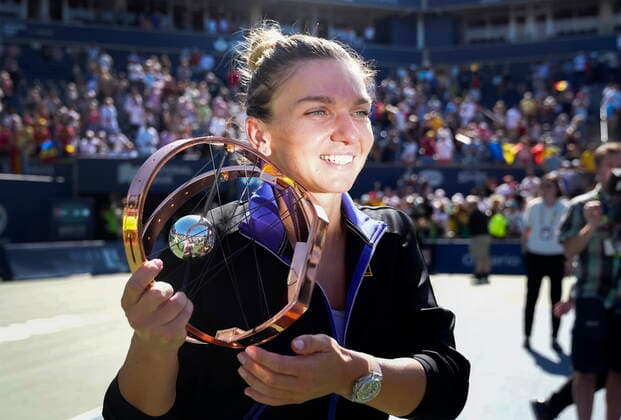 August 14, 2022, TORONTO, ON, CANADA: Simona Halep, of Romania, reacts while holding the trophy after defeating Beatriz Haddad Maia, of Brazil, to win the National Bank Open finals tennis tournament in Toronto on Sunday, August 14, 2022. Canada News - August 14, 2022  - ZUMAc35_ 20220814_zaf_c35_081 Copyright: xNathanxDenettex