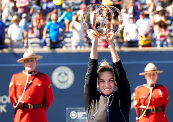 August 14, 2022, TORONTO, ON, CANADA: Simona Halep, of Romania, hoists the trophy after defeating Beatriz Haddad Maia, of Brazil, to win the National Bank Open finals tennis tournament in Toronto on Sunday, August 14, 2022. Canada News - August 14, 2022  - ZUMAc35_ 20220814_zaf_c35_101 Copyright: xNathanxDenettex