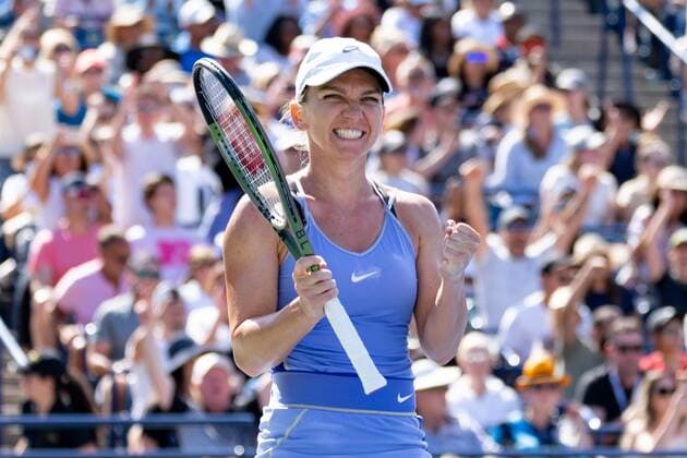 TORONTO, ON - AUGUST 14: Simona Halep (ROU) celebrates after winning the National Bank Open WTA, Tennis Damen tennis tournament final on August 14, 2022, at Sobeys Stadium in Toronto, ON, Canada. (Photo by Julian Avram Icon Sportswire) TENNIS: AUG 14 National Bank Open Icon2208142234