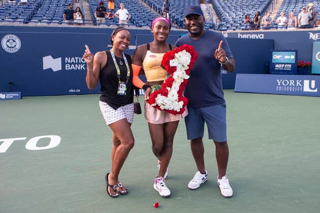 August 14, 2022, TORONTO, ON, CAN: Coco Gauff, of the United States, centre, poses with her parents Candi Gauff, left, and Corey Gauff, as she holds a garland to celebrate her status as world number one in women s doubles after her victory in the final with compatriot Jessica Pegula over Nicole Melichar-Martinez, of the United States and Ellen Perez, of Australia, during the National Bank Open double finals tennis tournament in Toronto on Sunday, August 14, 2022. Coco Gauff, Candii Gauff, Corey Gauff - ZUMAc35_ 20220814_zaf_c35_173 Copyright: xChrisxYoungx