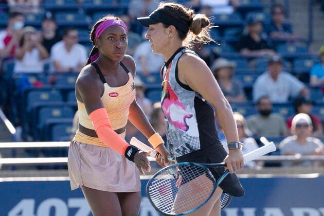 August 14, 2022, TORONTO, ON, CAN: Coco Gauff, left, confers with partner Jessica Pegula, of the United States, during their match against Nicole Melichar-Martinez, of the United States and Ellen Perez, of Australia, in the National Bank Open double finals tennis tournament in Toronto on Sunday, August 14, 2022. Coco Gauff; Jessica Pegula - ZUMAc35_ 20220814_zaf_c35_174 Copyright: xChrisxYoungx