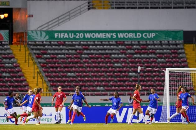 San Jose, Costa Rica, August 14th 2022: Magnaba Folquet (10 France) celebrates after scoring her team s first goal with teammates during the FIFA U20 Womens World Cup Costa Rica 2022 football match between France and Canada at Estadio Nacional in San Jose, Costa Rica. (Daniela Porcelli SPP) Copyright: xDanielaxPorcellix xSPPx spp-en-DaPoSp-20220814-JDP03352