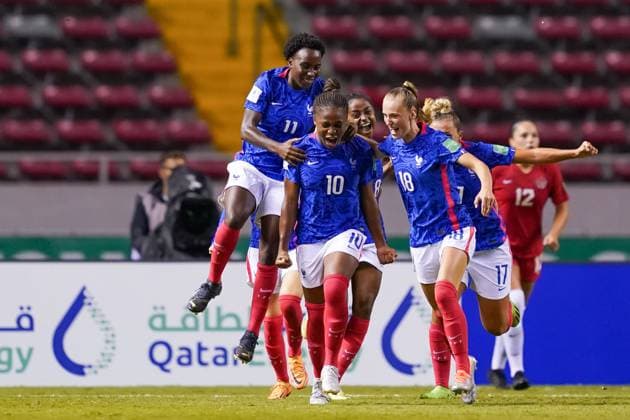 San Jose, Costa Rica, August 14th 2022: Magnaba Folquet (10 France) celebrates after scoring her team s first goal with teammates during the FIFA U20 Womens World Cup Costa Rica 2022 football match between France and Canada at Estadio Nacional in San Jose, Costa Rica. (Daniela Porcelli SPP) Copyright: xDanielaxPorcellix xSPPx spp-en-DaPoSp-20220814-JDP03359-Verbessert