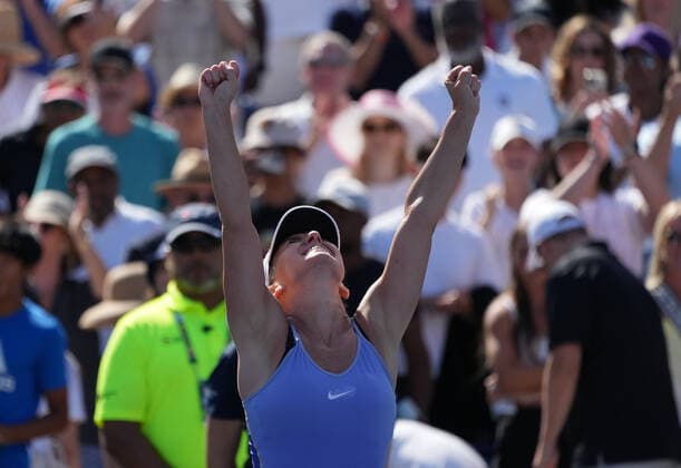 (220815) -- TORONTO, Aug. 15, 2022 -- Simona Halep of Romania celebrates winning the women s singles final between Beatriz Haddad Maia of Brazil and Simona Halep of Romania at the 2022 National Bank Open tennis tournament in Toronto, Canada, Aug. 14, 2022. (Photo by Xinhua) (SP)CANADA-TORONTO-TENNIS-NATIONAL BANK OPEN-WOMEN S SINGLES ZouxZheng 