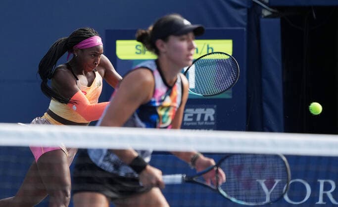 (220815) -- TORONTO, Aug. 15, 2022 -- Coco Gauff (L) Jessica Pegula of the United States compete during the women s doubles final against Nicole Melichar-Martinez of the United States Ellen Perez of Australia at the 2022 National Bank Open tennis tournament in Toronto, Canada, Aug. 14, 2022. (Photo by Xinhua) (SP)CANADA-TORONTO-TENNIS-NATIONAL BANK OPEN-WOMEN S DOUBLES FINAL ZouxZheng 