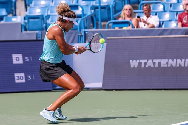 August 15, 2022, Mason, Ohio, USA: Mayar Sherif (EGY) hits a two-handed backhand during Monday s first round of the Western and Southern Open at the Lindner Family Tennis Center, Mason, Oh. Mason USA - ZUMAs304 20220815_zaf_s304_008 Copyright: xScottxStuartx