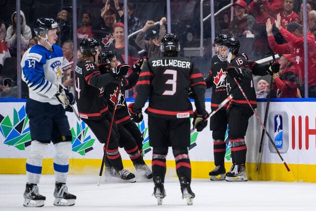 220815 Ethan del Mastro, Mason McTavish, Olen Zellweger, Brennan Othmann and Connor Bedard of Canada celebrate the 1 0 goal during the 2022 IIHF World Junior Championship group stage game between Canada and Finland on August 15, 2022 in Edmonton Photo Joel Marklund BILDBYRAN kod JM JM0360 bbeng ishockey ice hockey jvm junior vm u20 2022 iihf world junior championship world juniors canada kanada finland jubel depp,  Copyright: JOELxMARKLUND BB220815JM011