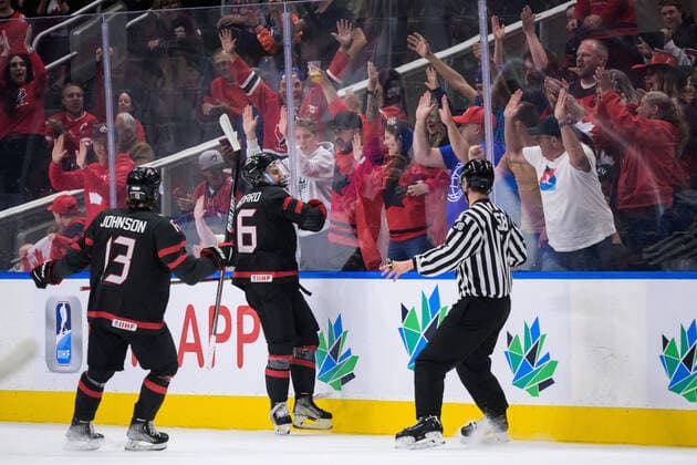 220815 Kent Johnson and Connor Bedard of Canada celebrate the 3 0 goal during the 2022 IIHF World Junior Championship group stage game between Canada and Finland on August 15, 2022 in Edmonton Photo Joel Marklund BILDBYRAN kod JM JM0360 bbeng ishockey ice hockey jvm junior vm u20 2022 iihf world junior championship world juniors canada kanada finland jubel,  Copyright: JOELxMARKLUND BB220815JM021
