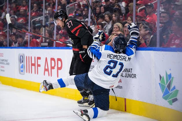 220815 Will Cuylle of Canada tackles Aleksi Heimosalmi of Finland during the 2022 IIHF World Junior Championship group stage game between Canada and Finland on August 15, 2022 in Edmonton Photo Joel Marklund BILDBYRAN kod JM JM0360 bbeng ishockey ice hockey jvm junior vm u20 2022 iihf world junior championship world juniors canada kanada finland,  Copyright: JOELxMARKLUND BB220815JM034